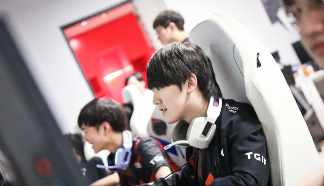 巴西队美加墨周期纪实18:世预赛主场1-0力挫厄瓜多尔